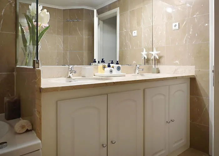 Shiado Suites Bed and breakfast 4*