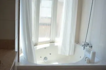 Shiado Suites Bed and breakfast